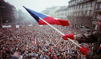 Státní svátky jako příležitost. Oslavte Den boje za svobodu a demokracii na Pražačce